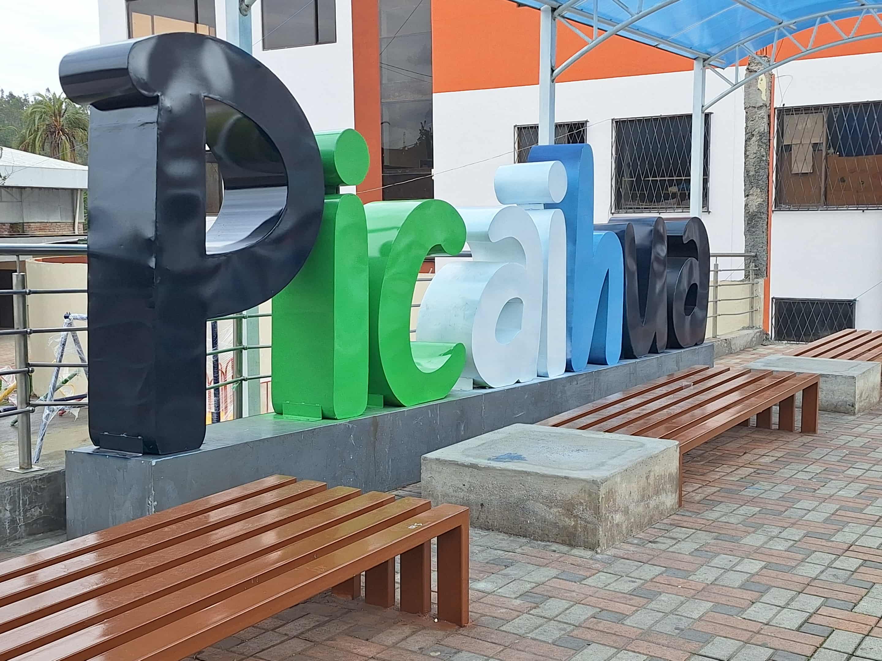 EL GADP PICAIHUA MEJORA LOS ESPACIOS PÚBLICOS EN EL CENTRO PARROQUIAL